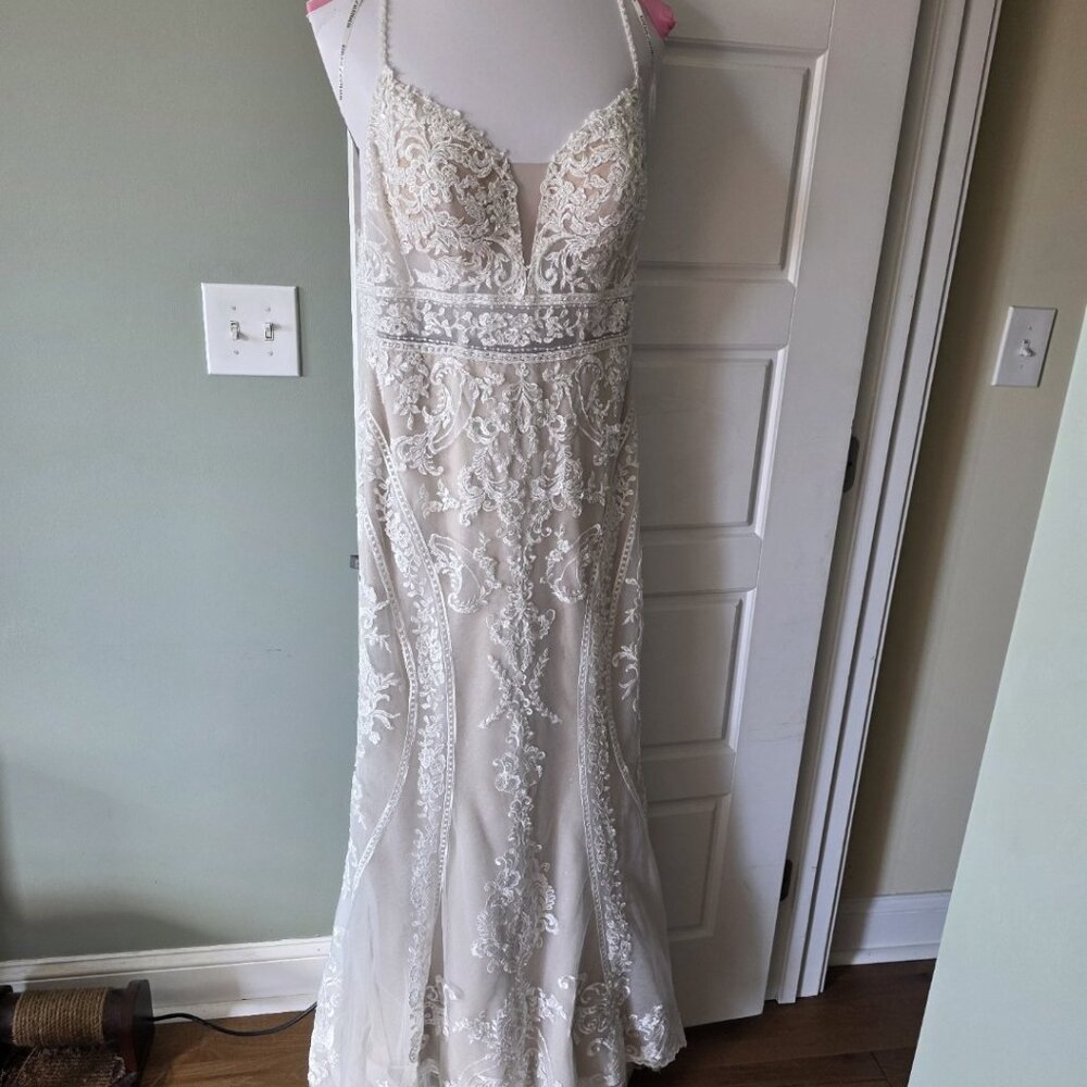 Essence of Australia wedding gown D2887 (discontinued) - Picture 2 of 8